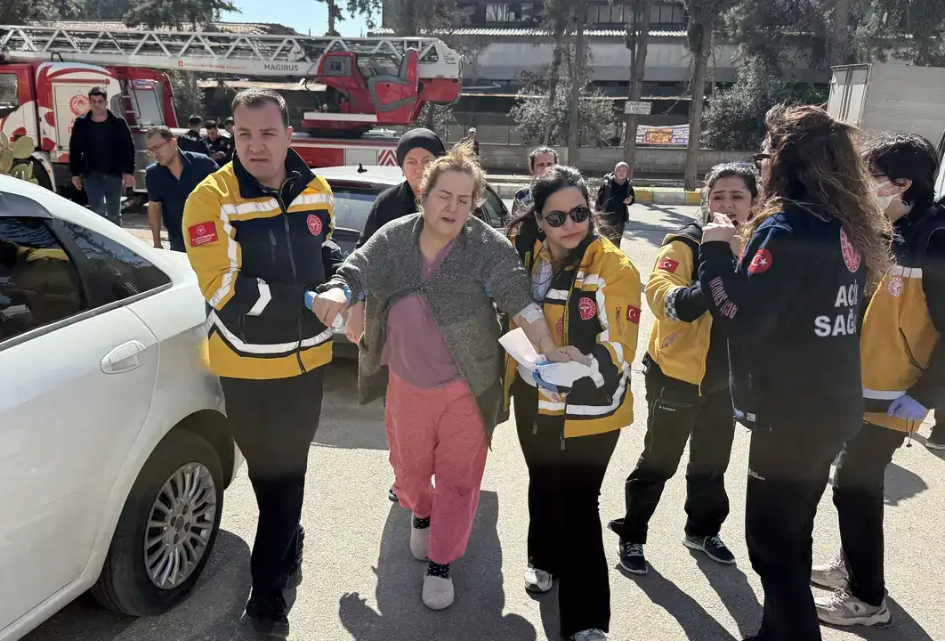 Apartmanda 6 Kişi Mahsur Kaldı: "Çatıya Ulaşsaydı Kurtuluş Yoktu" 13